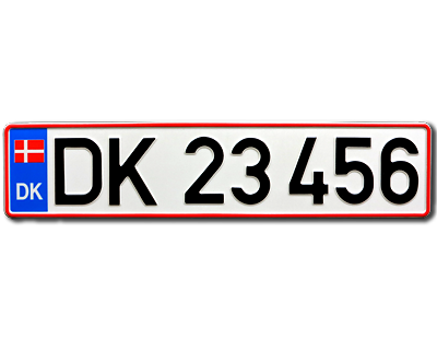 06. Dansk nummerplade hvid refleks med dansk flag, 503 x 110 mm